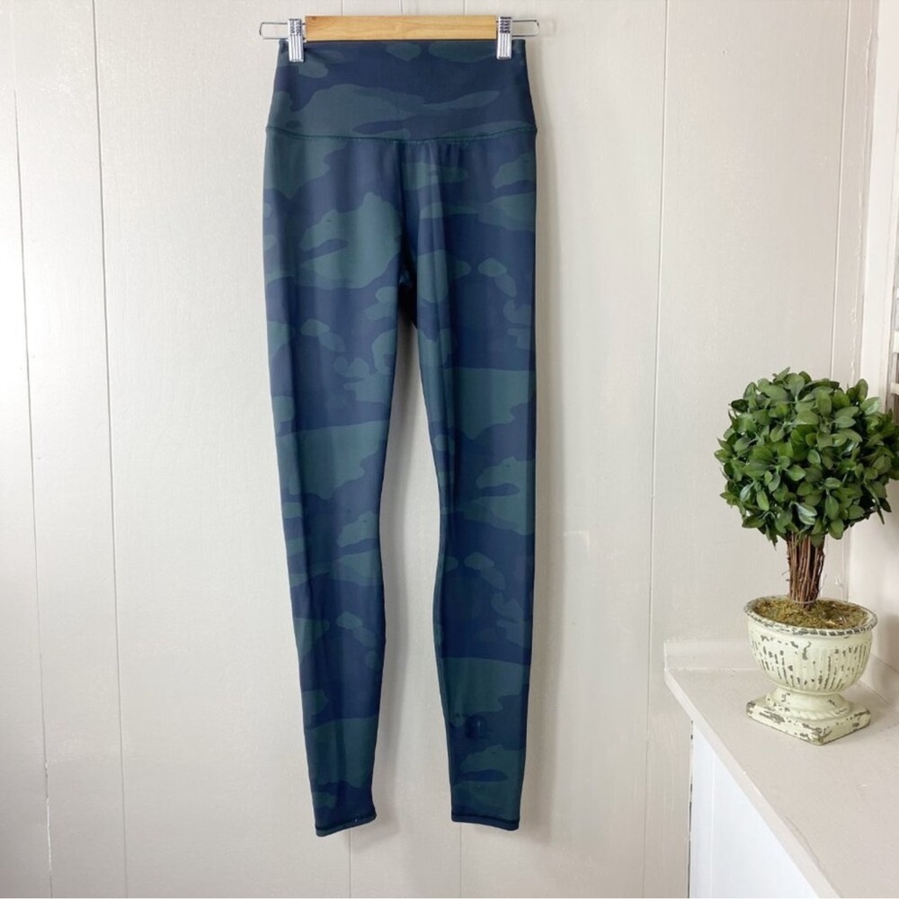 ALO Yoga Green Camouflage Size Small